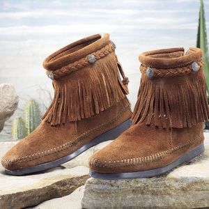 Minnetonka Fringe Short Boot USED